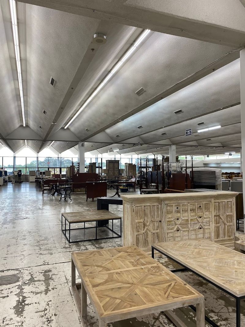 It works well for casual browsers and serious collectors