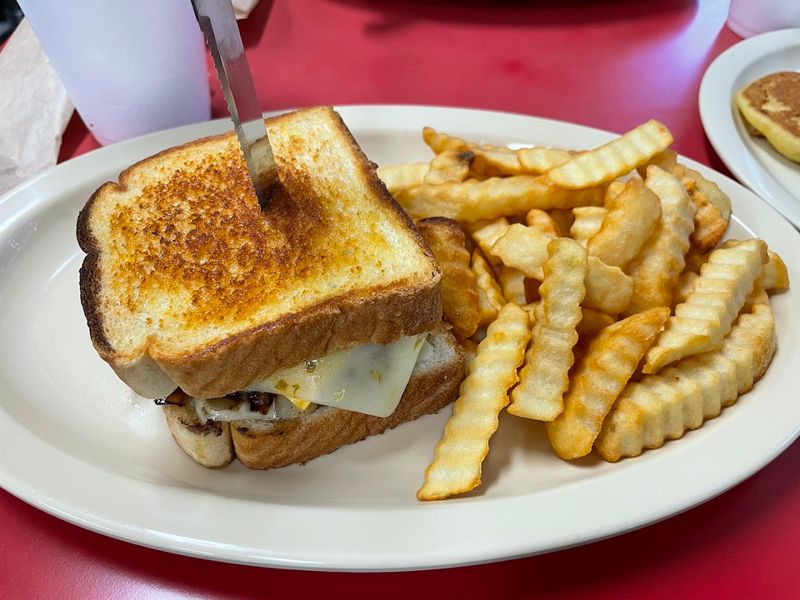 It works well for a relaxed Kentucky road trip stop