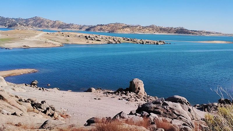 These 10 Waterfront Campgrounds In California's Central Valley Are Ideal For Spring Weekends - Decor Hint North Shore Campground (Millerton Lake State Recreation Area)