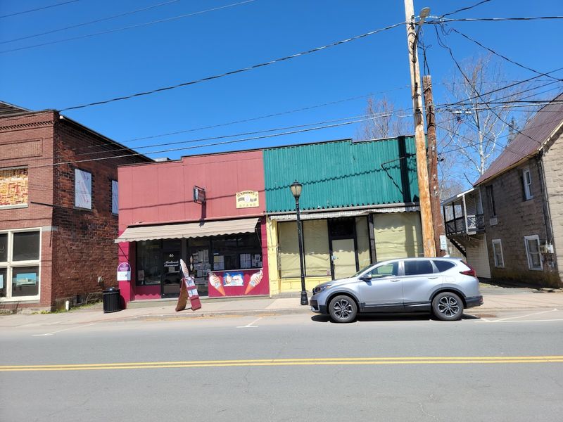 These 13 Quiet Georgia Streets Offer A Relaxing And Budget-Friendly Escape - Decor Hint Madison's Main Street