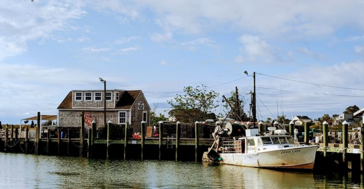 These Connecticut Beach Towns Feel Almost Too Perfect To Be True - Decor Hint