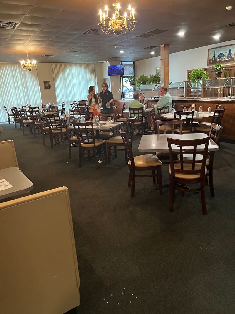 These Juicy Prime Rib Cuts In Georgia Keep People Coming Back - Decor Hint Historic Charm That Feels Like Stepping Back in Time