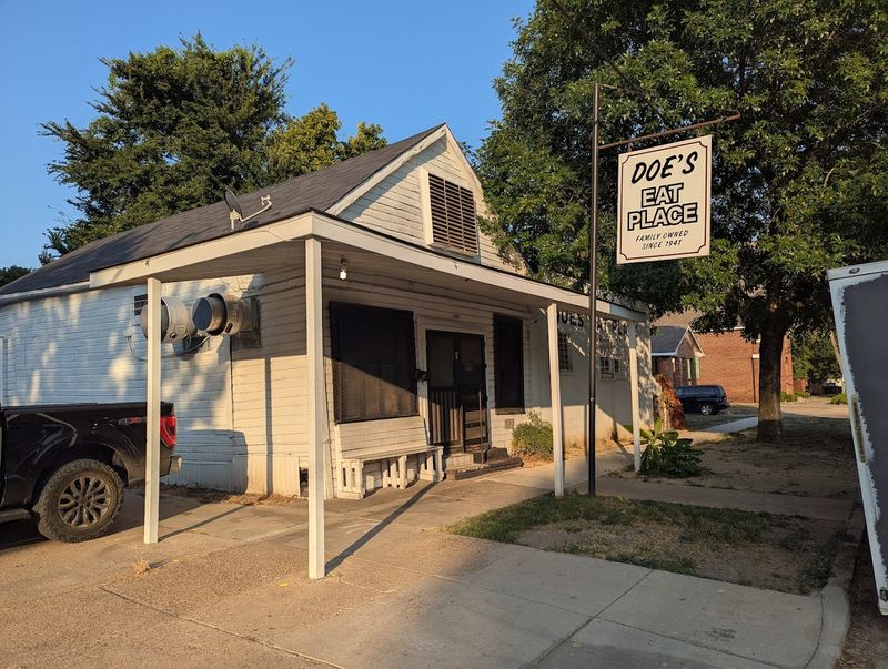 Doe's Eat Place, Greenville
