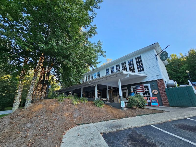 A relaxed stop in a busy mountain town