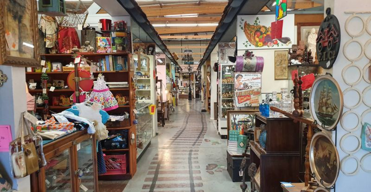 This 30000 Square Feet Antique Mall In Temecula California Is Packed With Endless Finds - Decor Hint
