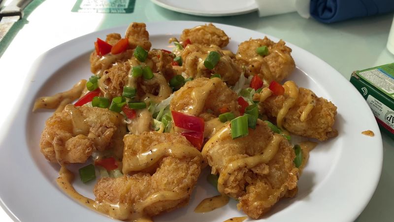 This Georgia Coastal Café Is A Must-Visit For Fish And Chips Fans - Decor Hint Fresh, Locally Sourced Seafood on Every Plate