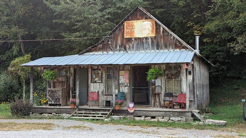 This historic Kentucky country store still feels frozen in time - Decor Hint America's oldest family owned country store