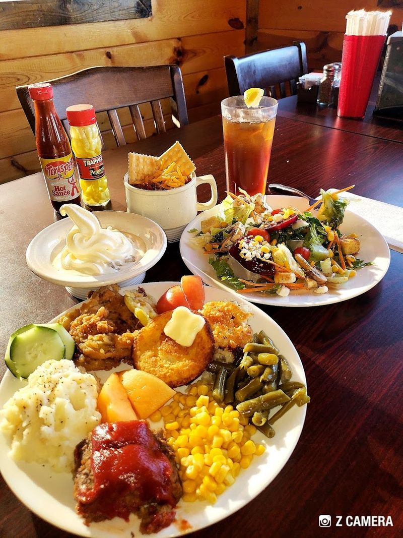 This Humble Georgia Restaurant Serves A Buffet Worth The Trip - Decor Hint Authentic Southern Cuisine That Hits Every Note