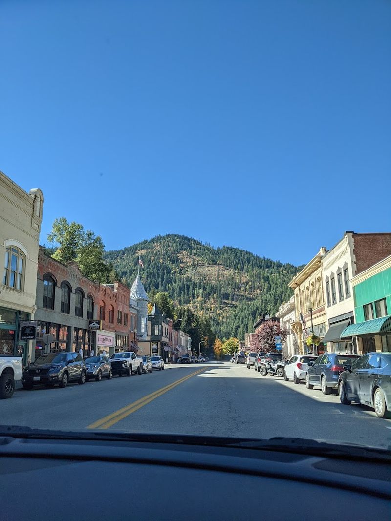 This Idaho Mountain Town Is So Affordable, Retirees Are Quietly Moving In - Decor Hint Housing Costs That Actually Make Sense