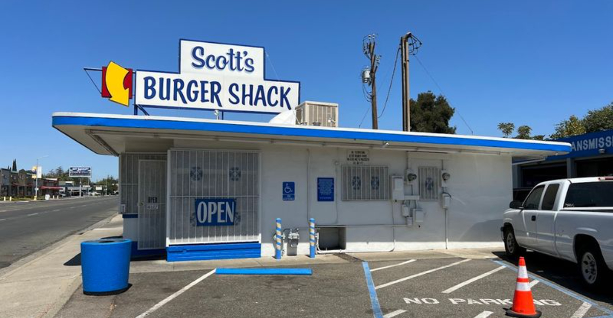 This Little California Shack Serves The Most Memorable Burgers In The State - Decor Hint