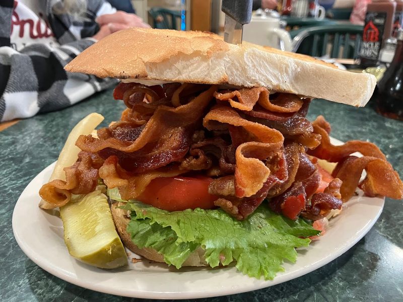 This Michigan Spot Is Famous For BLTs That Barely Fit On The Plate - Decor Hint The BLT So Big It Needs Its Own Zip Code