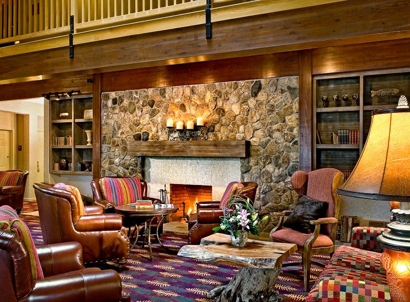 A Historic Inn On The Lake