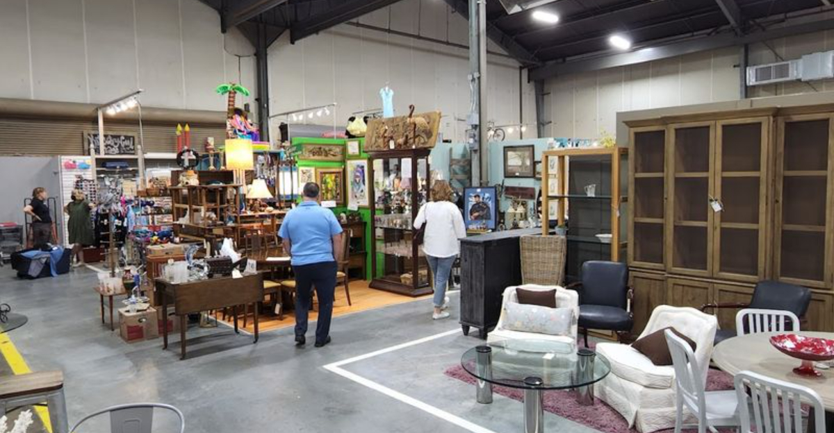 This North Carolina Antique Mall Is Packed With Retro Finds Boomers Still Love - Decor Hint