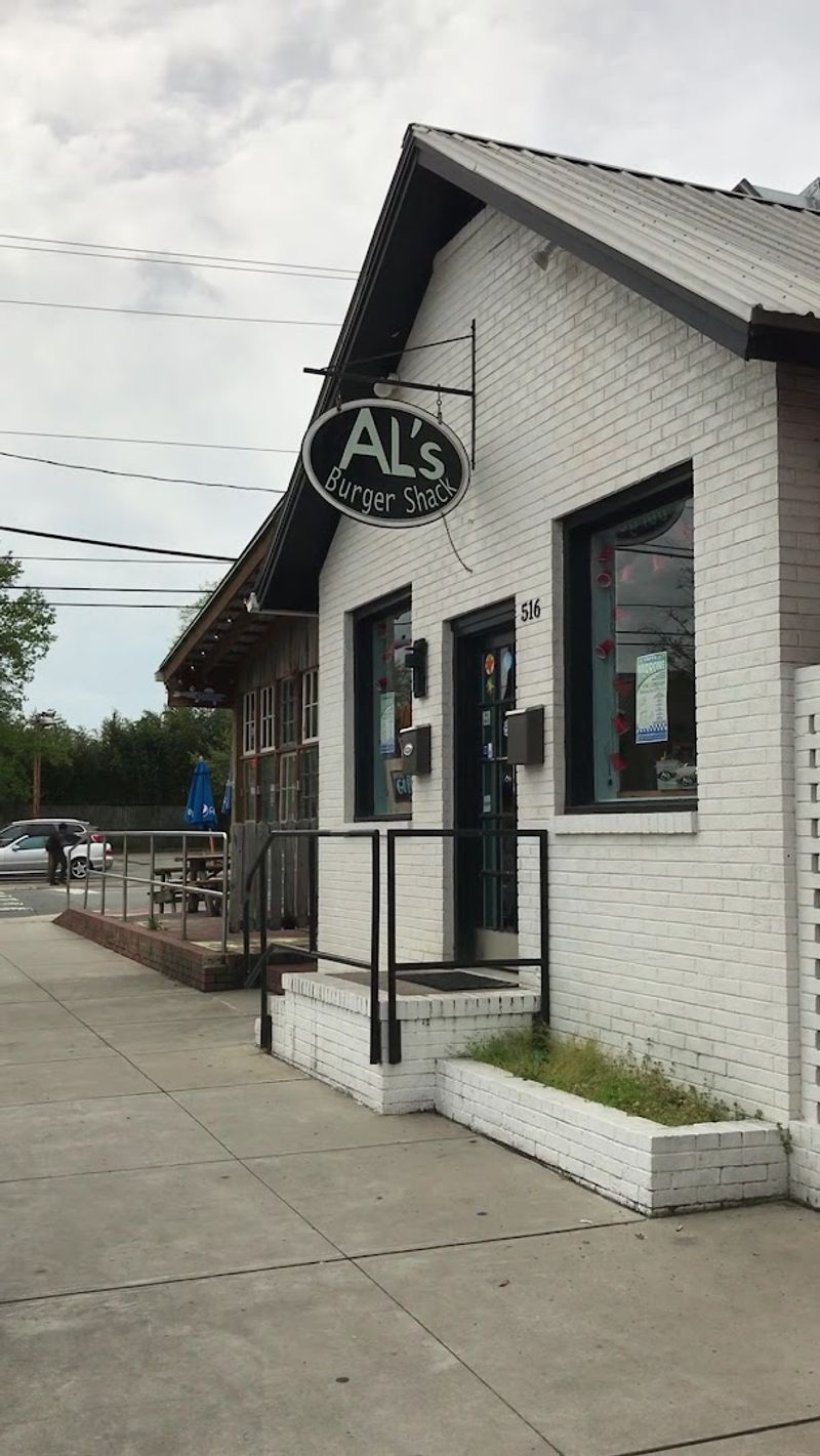 The First Impression That Hits Before You Even Order