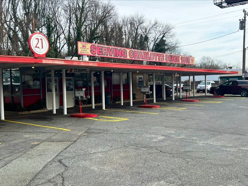 This North Carolina Drive-In Never Changed Its Famous Burger Recipe - Decor Hint A Living Piece Of American History