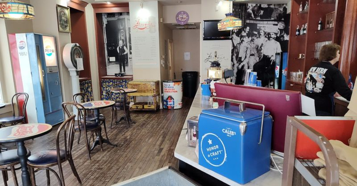 This North Carolina Soda Fountain Still Serves Pepsi The Old Fashioned Way - Decor Hint