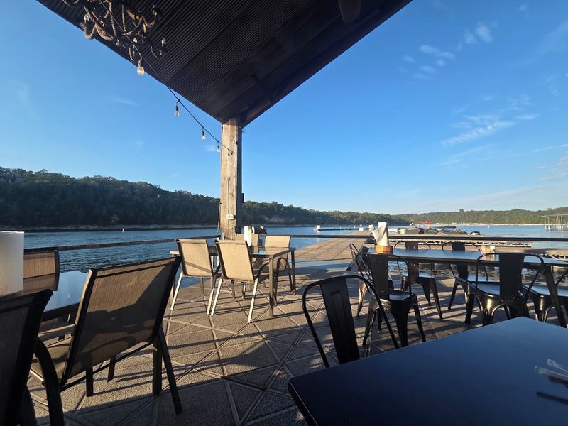 The Floating Restaurant Shell Knob Doesn't Advertise