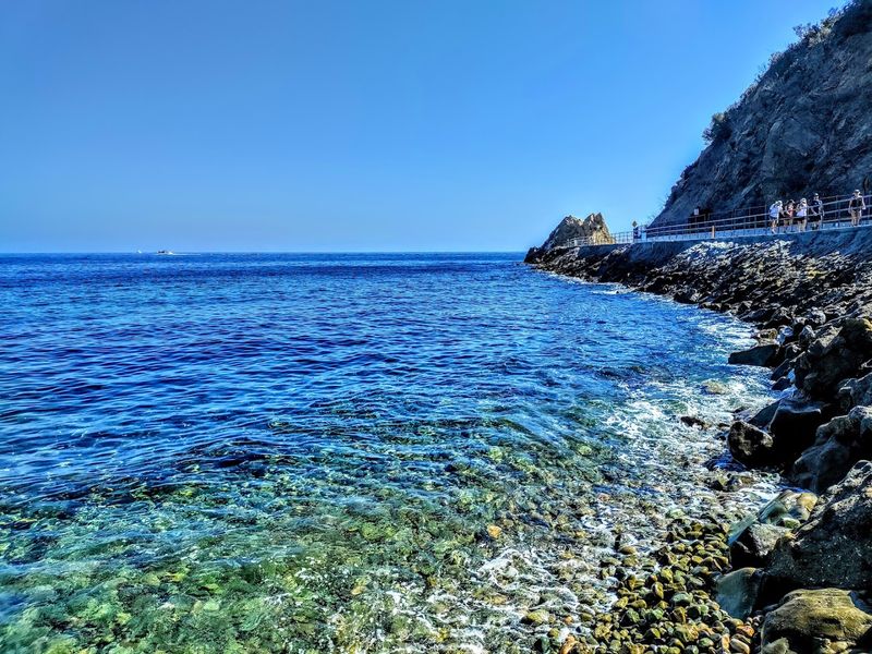 This Rocky Cove With A Tiny, Narrow Beach Is A Popular Snorkeling And Diving Destination - Decor Hint It Really Is A Tiny, Narrow Beach