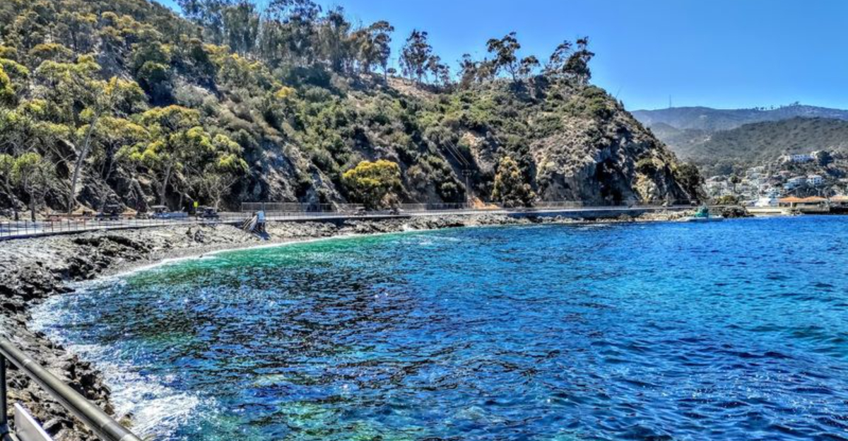 This Rocky Cove With A Tiny Narrow Beach Is A Popular Snorkeling And Diving Destination - Decor Hint