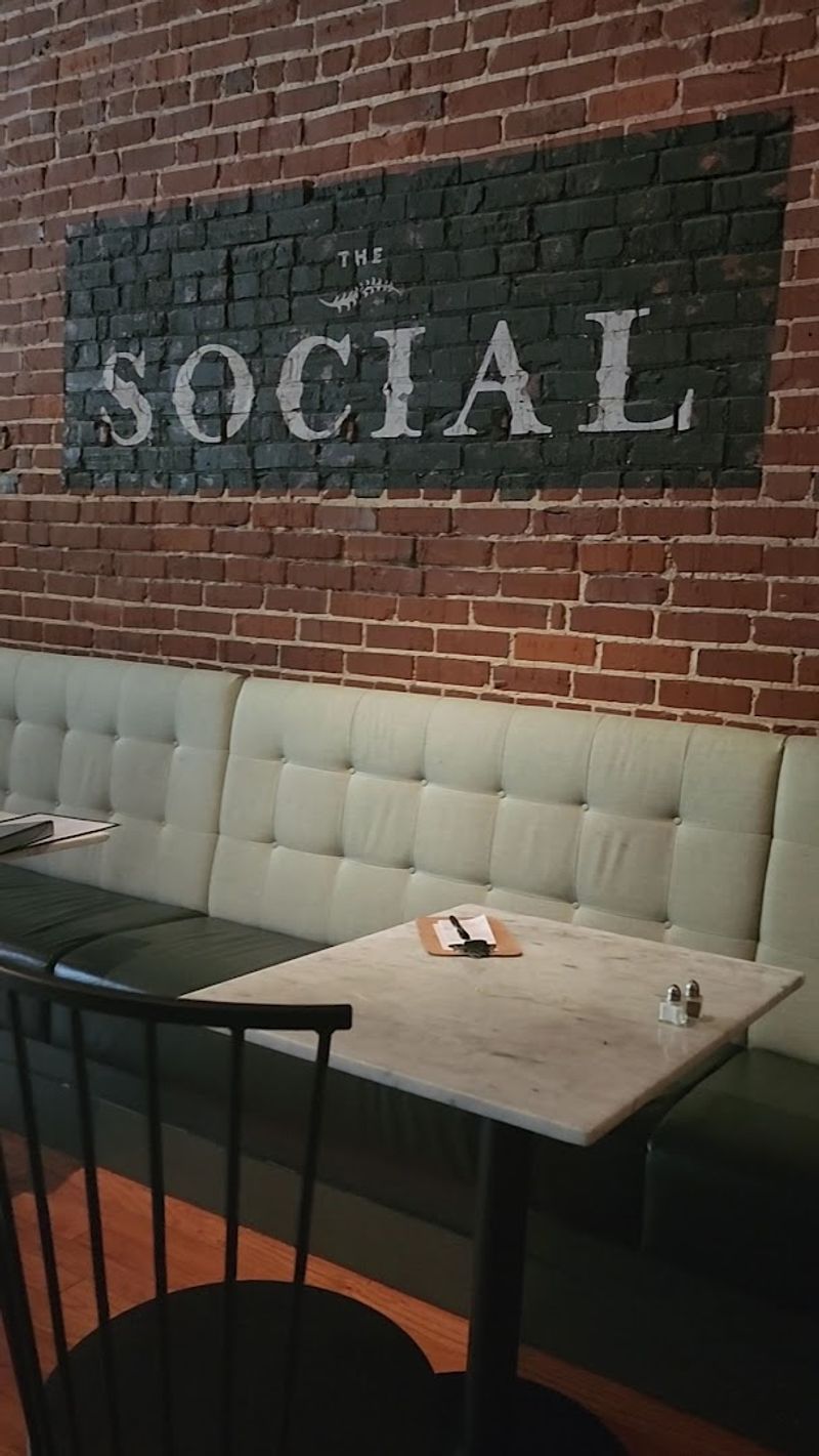 Cozy Downtown Dining Comfort