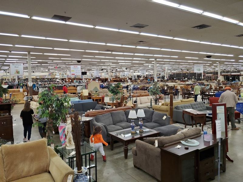 Refresh Your Closet And Home For Less Than $25 At This Giant North Carolina Thrift Store - Decor Hint Size And Layout Of The Store