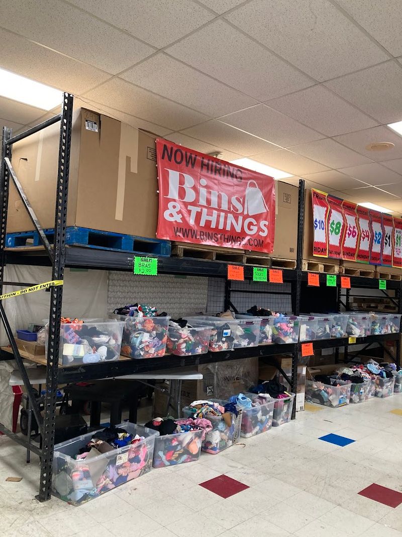 An Ohio outlet where prices are so low he thinks it's a mistake - decoration cue Thursday Restock tradition