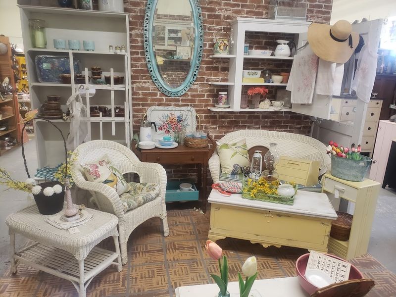 School House Antique Mall 