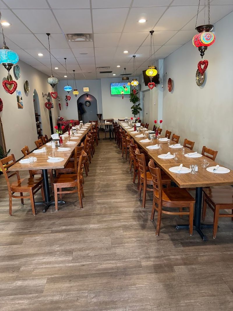 Zizi's Cafe