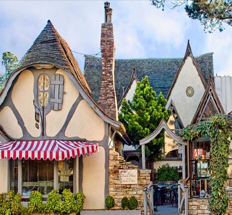 The Tudor Cottage Architecture Is Genuinely Magical