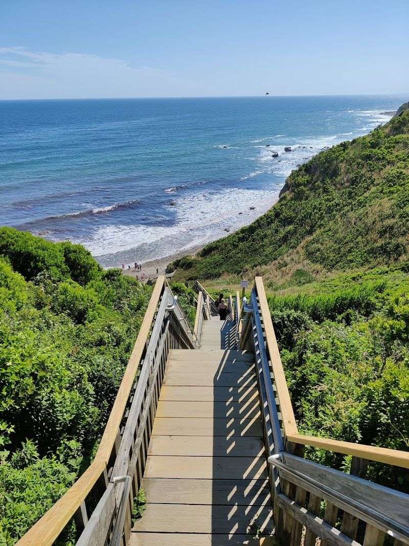 Mohegan Bluffs And Trails That Change With The Seasons