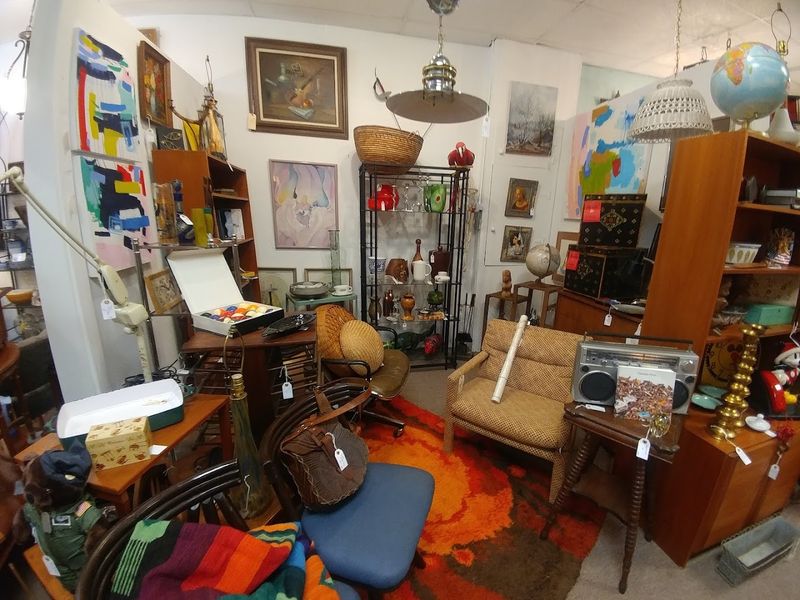 Fashion Finds for Vintage Clothing Lovers