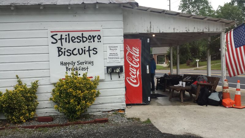 This Georgia Diner Is A Must-Visit For Anyone Who Loves A Great Breakfast - Decor Hint Free Parking and Pet-Friendly Policy Make It Easy
