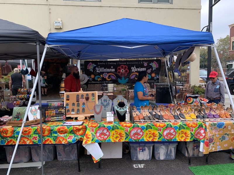 Art and Handmade Crafts Add a Creative Layer