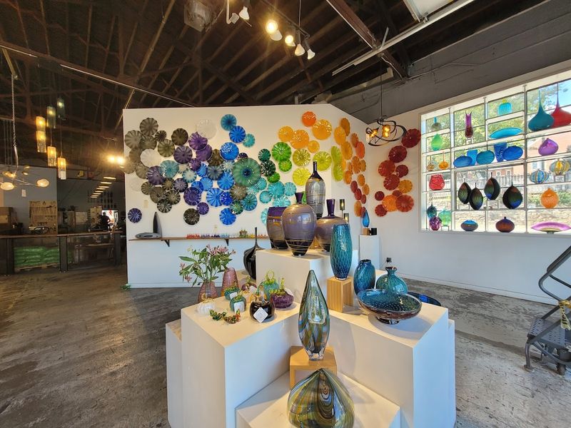 Browse The Shops And Galleries On Lexington Avenue