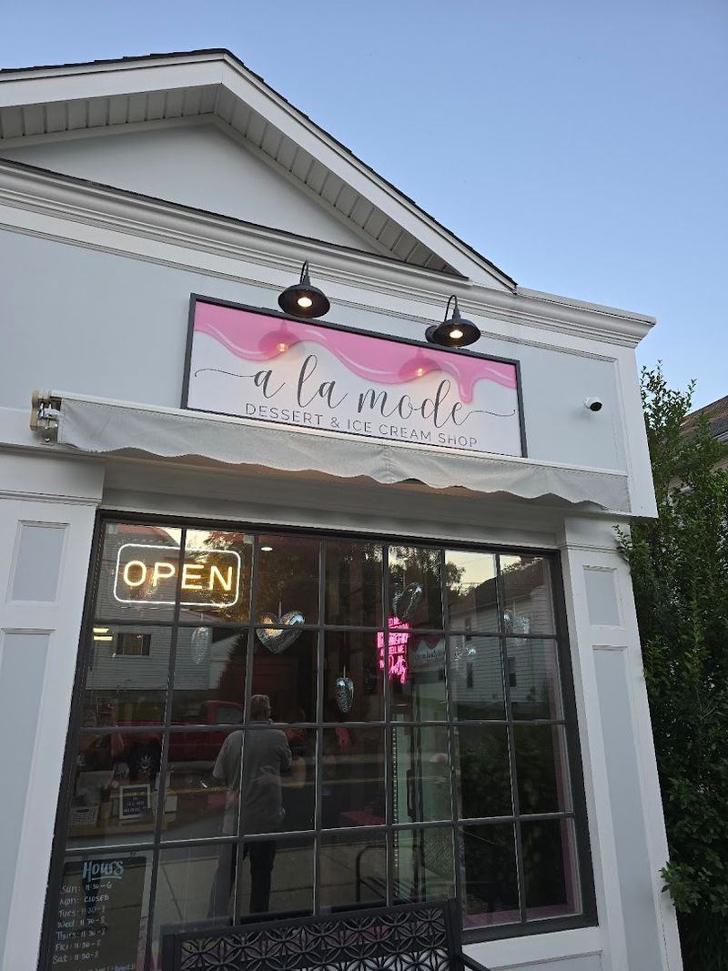 A La Mode Dessert & Ice Cream, Southington
