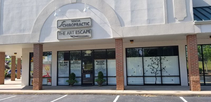 This Small Town In Georgia Is Quietly Becoming One Of The Coolest Places In The South - Decor Hint An Artistic Community With Real Creative Energy