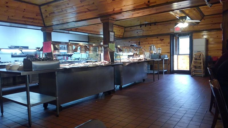 This Humble Georgia Restaurant Serves A Buffet Worth The Trip - Decor Hint Staff Who Make Guests Feel Genuinely Welcome