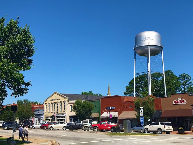 These 13 Quiet Georgia Streets Offer A Relaxing And Budget-Friendly Escape - Decor Hint Eatonton's Main Street