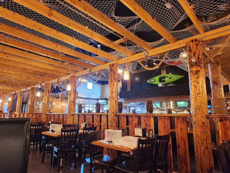 8 Iowa Seafood Spots Where The Atmosphere Is As Good As The Food - Decor Hint Laughing Crab