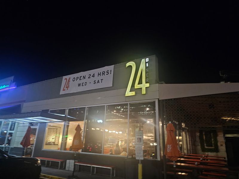 A Diner That Never Sleeps 