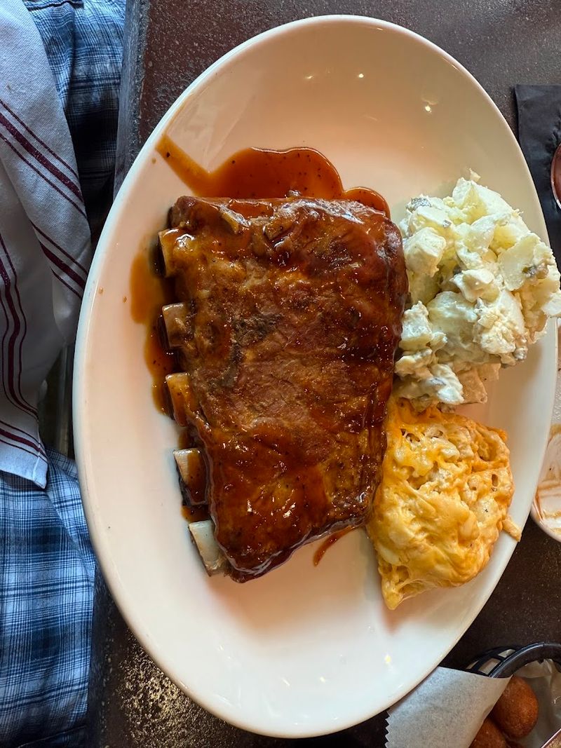 These Raleigh Ribs Are The Reason People Keep Saying North Carolina Does BBQ Better Than Anyone Else - Decor Hint The Atmosphere That Makes You Stay Longer Than Planned