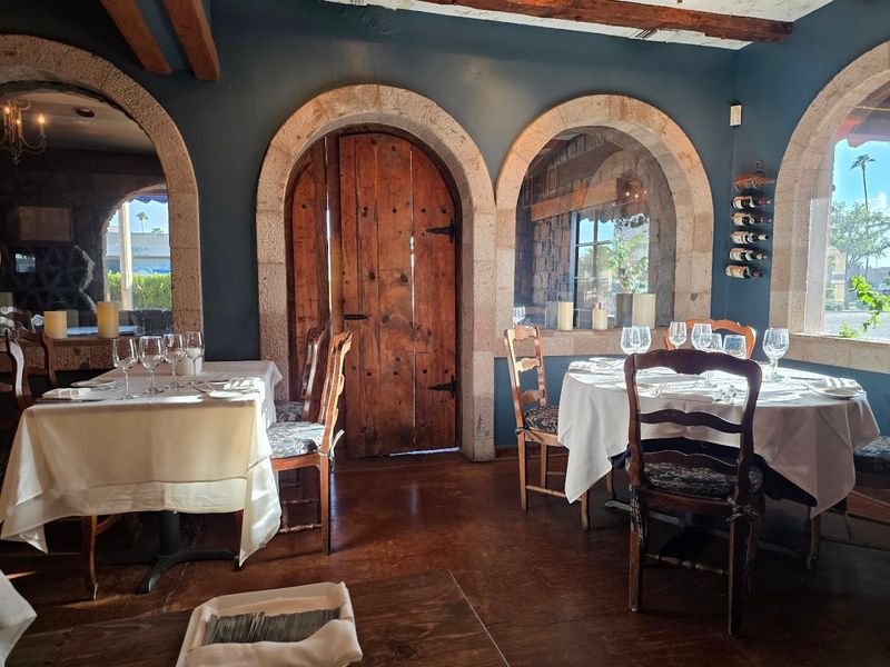 This Cozy Arizona Restaurant Serves Lasagna That's Worth Talking About - Decor Hint Definitely worth the drive