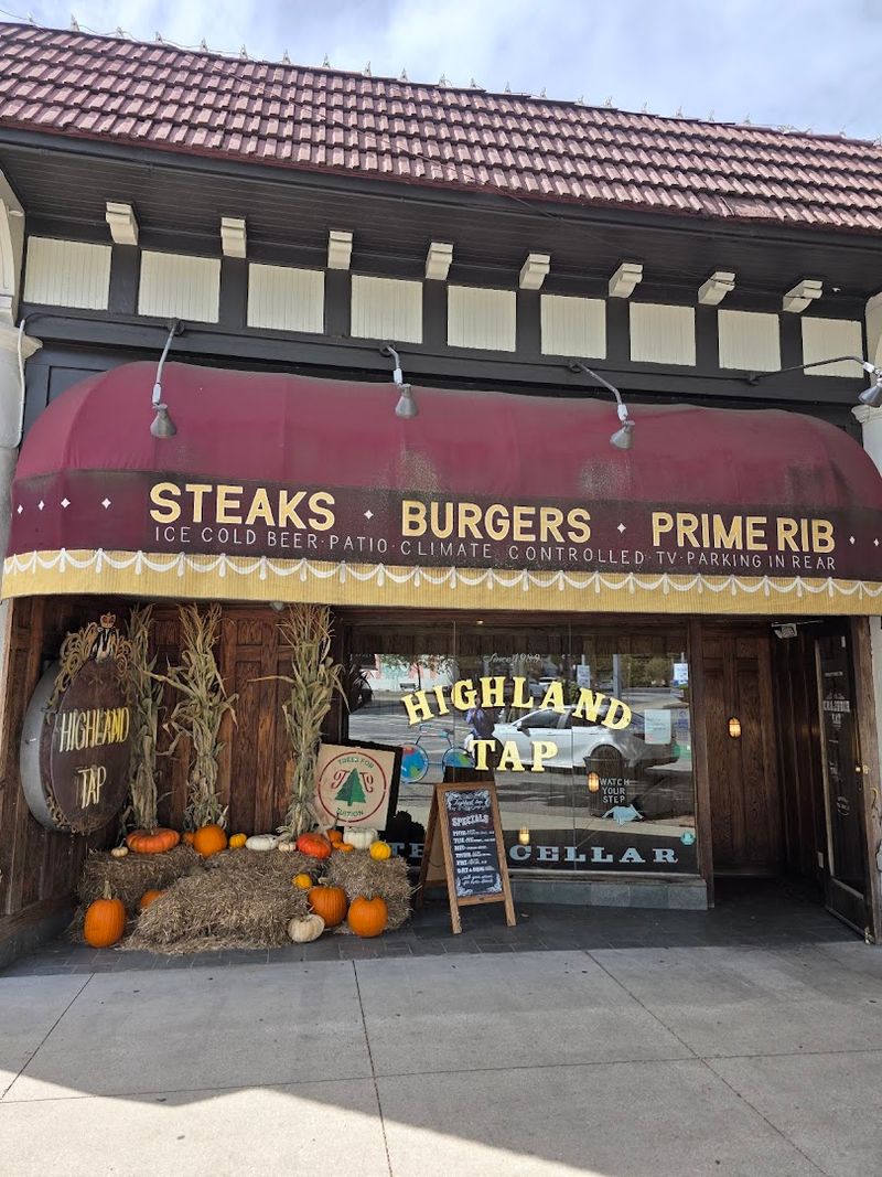 This One Historic Georgia Restaurant Has Prime Rib People Can't Stop Talking About - Decor Hint The Original Steakburger Everyone Talks About