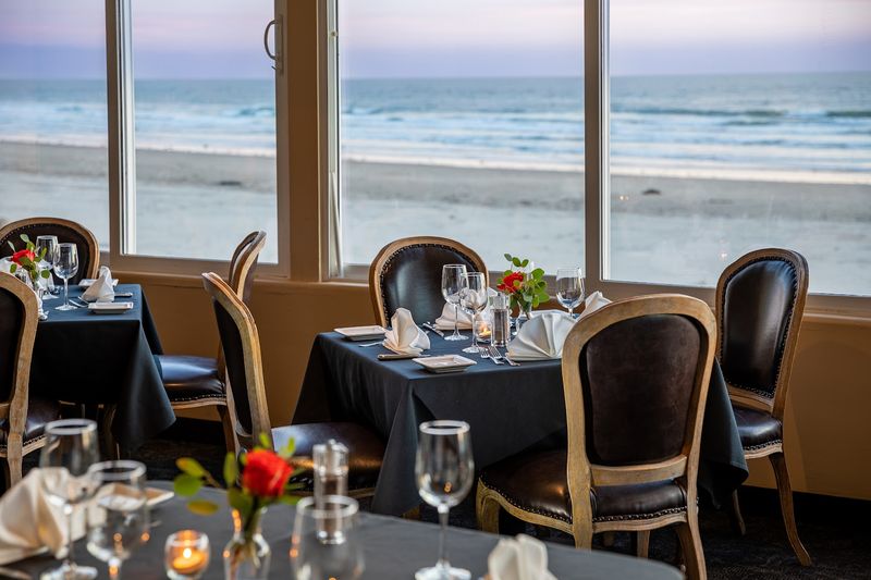 7 Oceanview Restaurants In Pismo Beach, California Where The View Steals The Show - Decor Hint SeaVenture Restaurant