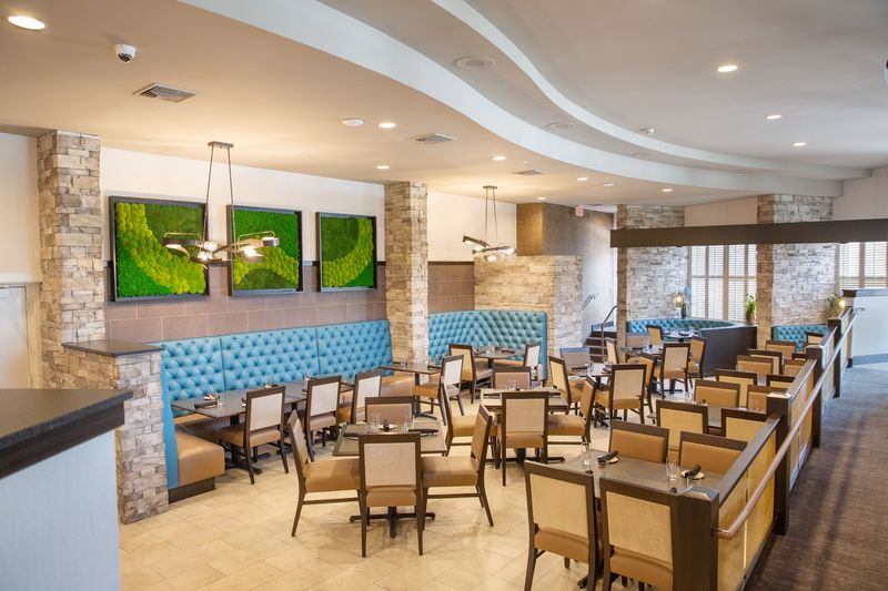 Bistro 2Two2