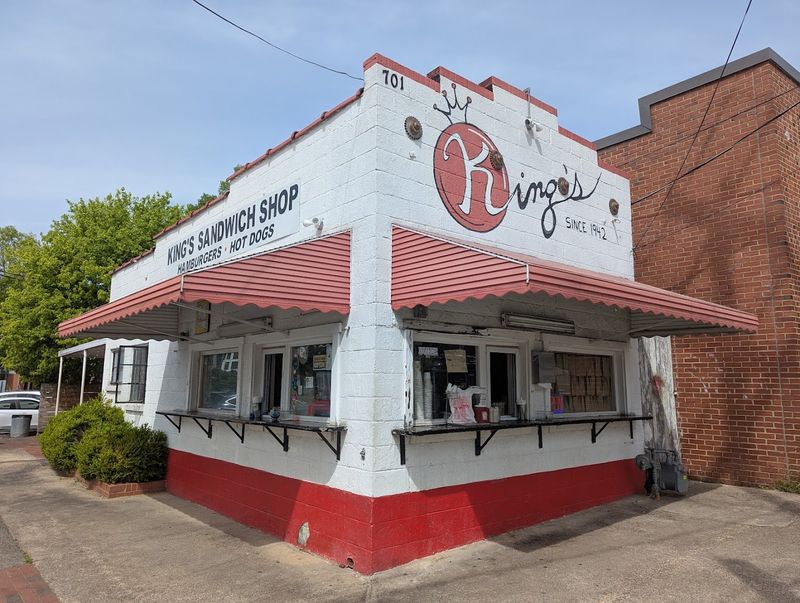 These 10 North Carolina Hot Dog Stands Still Serve Secret Chili Slaw Recipes From The Fifties - Decor Hint King's Sandwich Shop