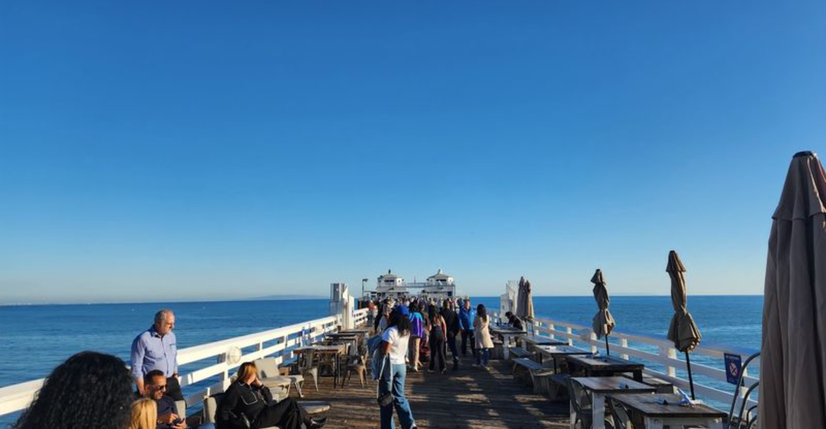10 California Coastal Cafes Where Breakfast Comes With A View - Decor Hint