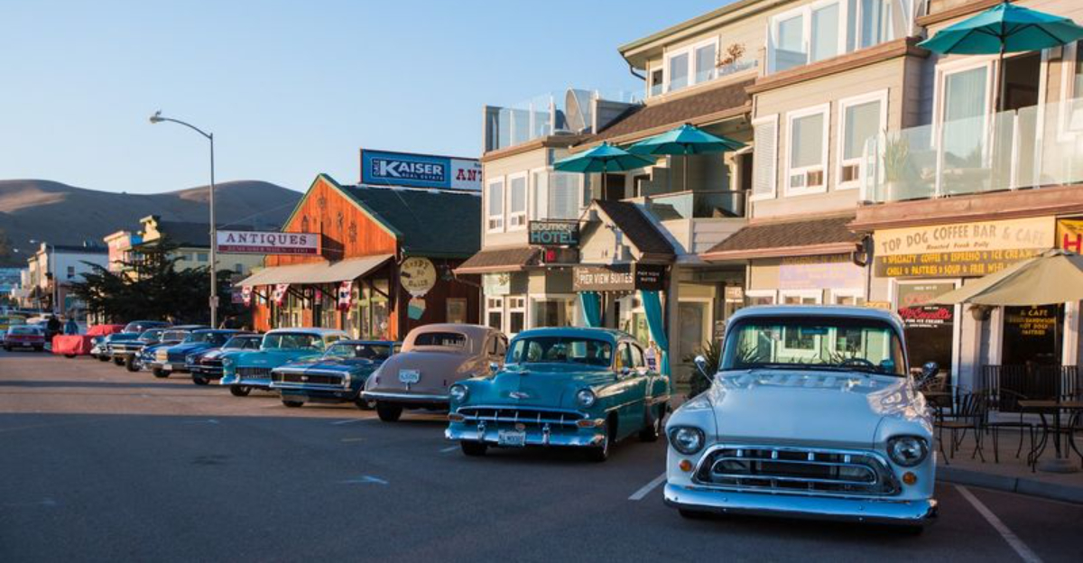 10 California Downtown Strips Filled With Shops That Look Frozen In A Better Decade - Decor Hint