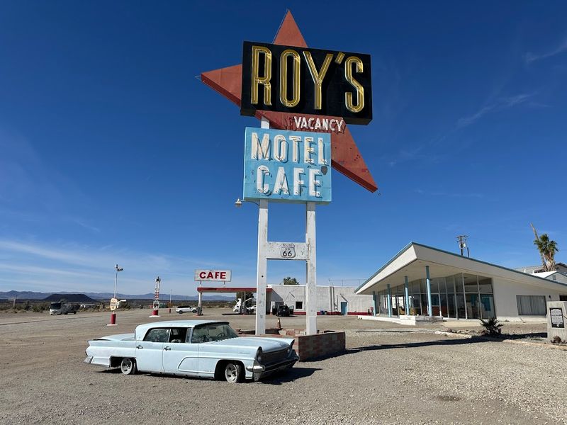 Amboy, Roy's Motel & Café Sign