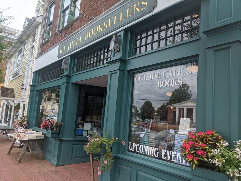 R.J. Julia Booksellers, Madison